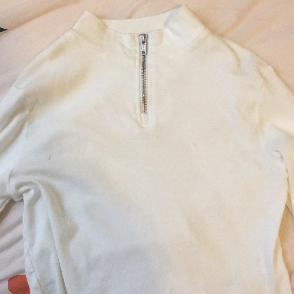 Super cute white brandy long sleeve with zip!